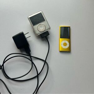 Apple iPod Nano Bundle 8GB Yellow + Classic Silver iPod